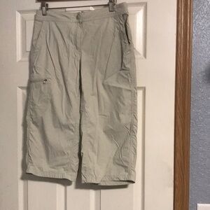 LL Bean Capri pants size 6